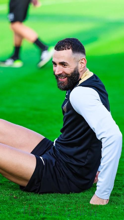 西媒:本泽马未查出肌肉伤势 球员感觉不好不想冒险